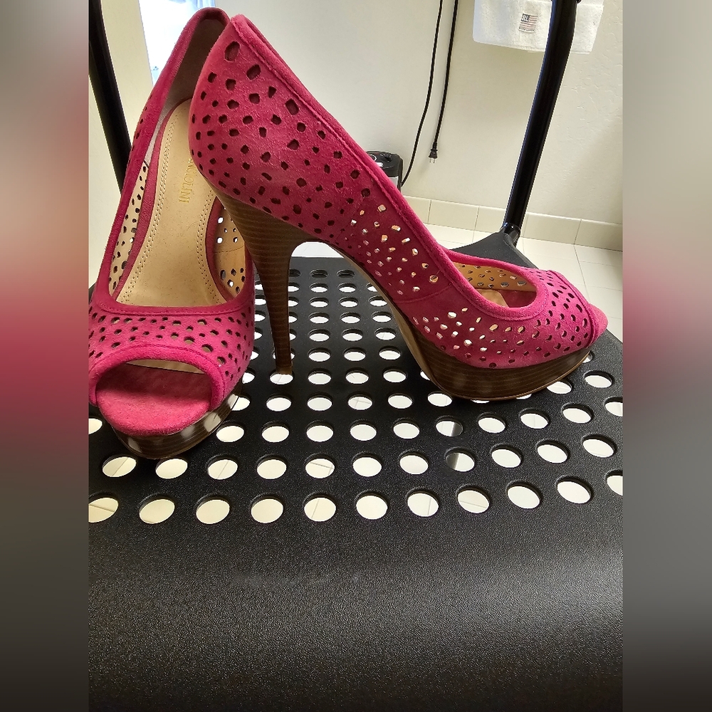 Enzo Angiolini Suede Platform Pumps Size 7